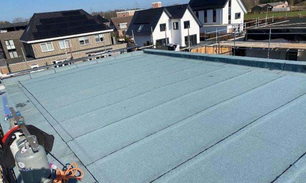 Nieuwe laag bitumen in Westervoort
